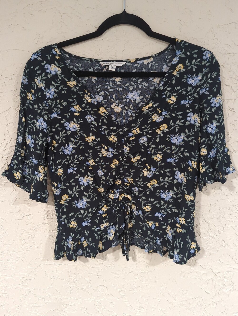 American Eagle Navy Blue Floral V-Neck Crop Top Short Sleeve Size XS Cottage